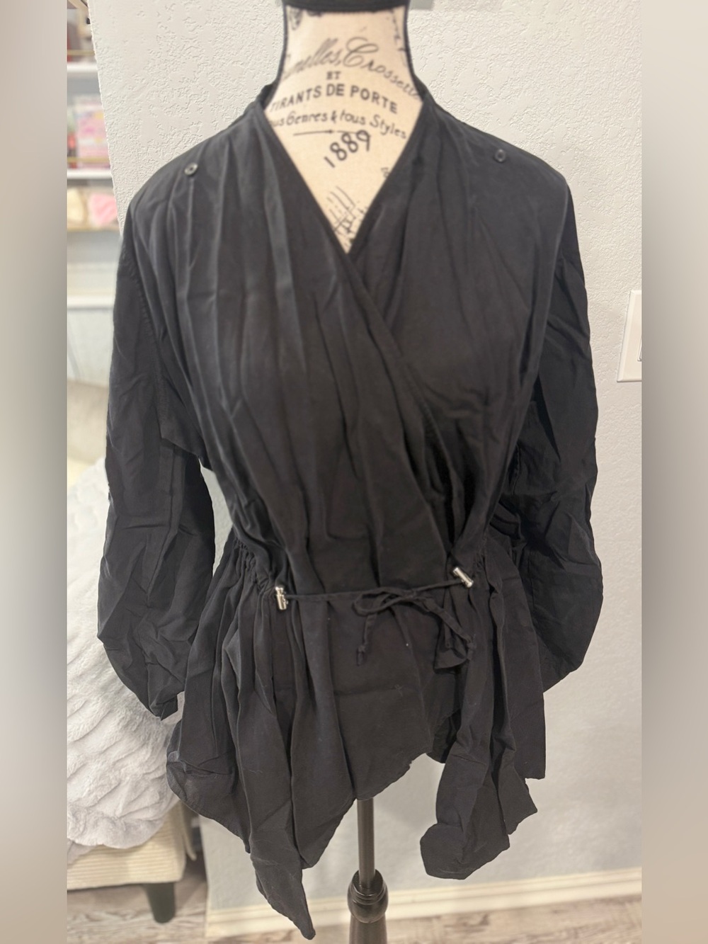 A Pea In The Pod Black Wrap Maternity Nursing Tunic Top Cinched Medium-NWOT - Picture 3 of 9